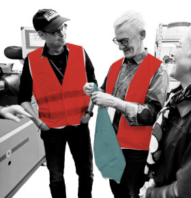 Oliver Bosch und Hermann Schmid vom Magazinteam vor Ort beim Kunden